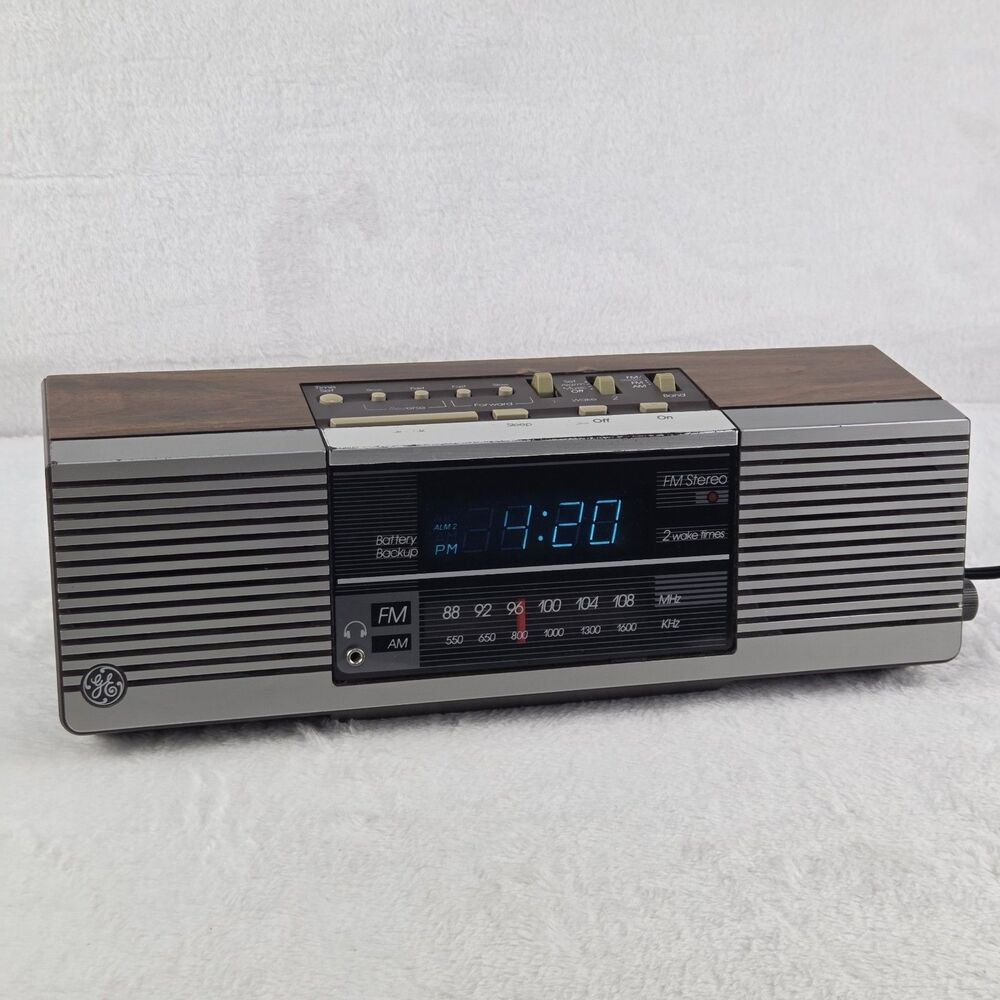 Vintage GE AM/FM Stereo Clock Radio Woodgrain Dual Alarm Model 7-4945A Tested